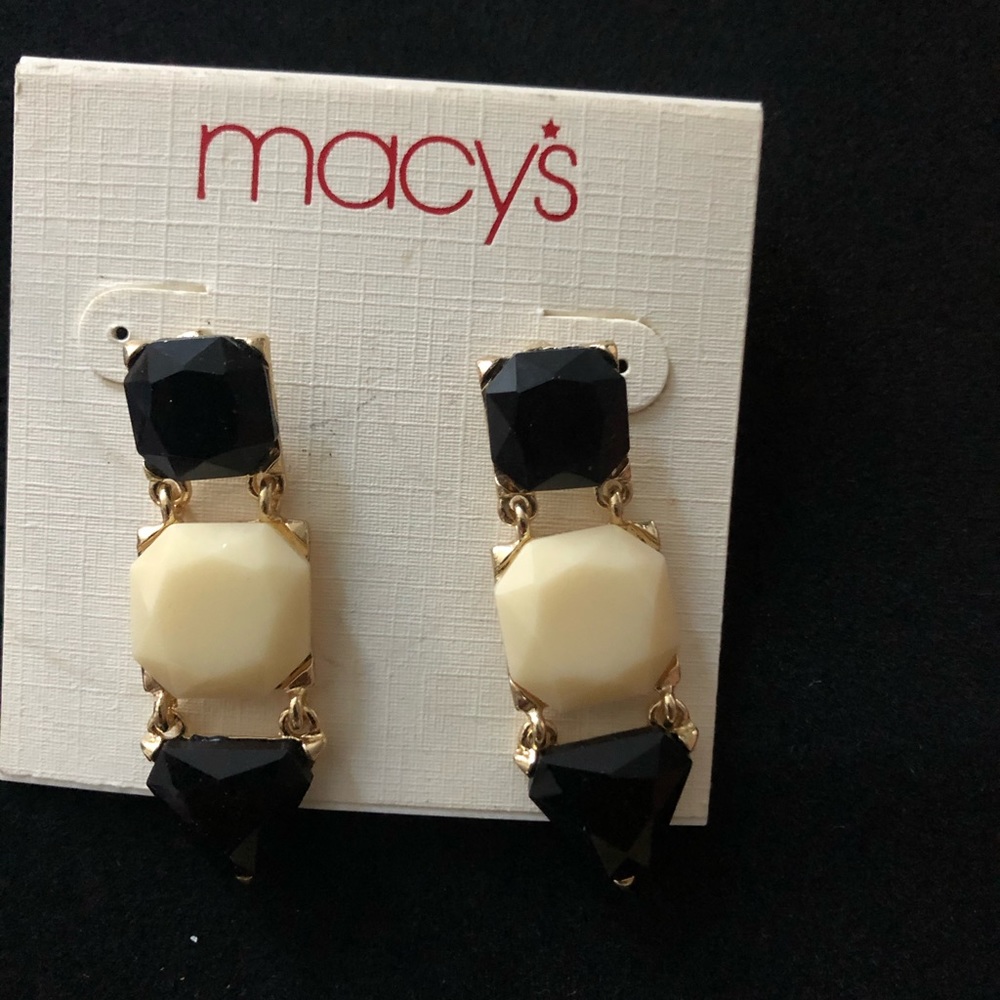 2 Earrings